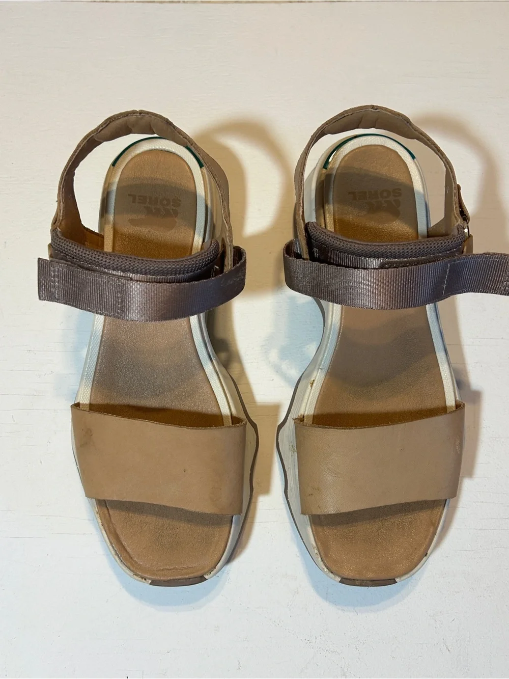 Sorel Kinetic Impact Y-Strap Sandals Women’s Size 7 Beige Leather Platform Sport